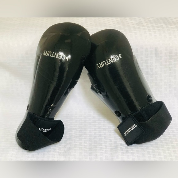 Large Century Martial Arts Student Hook and Loop Sparring Gloves - Black - Picture 2 of 5